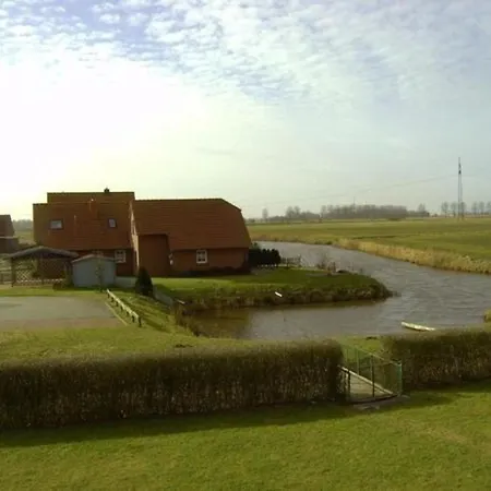 Holiday home In Grimersum Mit Grossem Garten Krummhoern